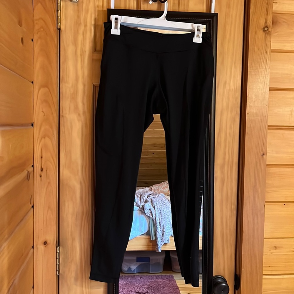 Solid and mesh Speedwick Reebok leggings.